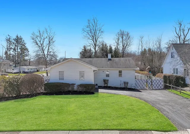 Photo 1 of Sale Pending at 10 Sutton Pl, Ronkonkoma, NY 11779 | MLS# 973199 | Listing updated on 2026-09-19