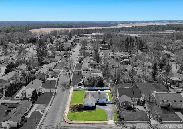 Photo 3 of Sale Pending at 10 Sutton Pl, Ronkonkoma, NY 11779 | MLS# 973199 | Listing updated on 2026-09-19