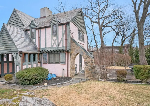 2nd image of 88 Stockbridge Rd, Yonkers, NY 10710 | MLS# 973200