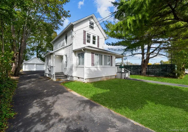 Photo 4 of Single family home for sale at 21 Maple Ave, Port Jefferson Station, NY 11776 | MLS# 973219 | Listing updated on 2026-10-25