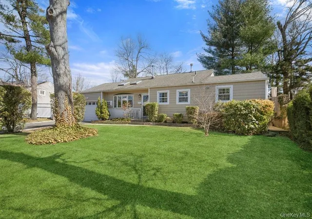 2nd image of 34 Foxwood Dr E, Huntington Station, NY 11746 | MLS# 973232