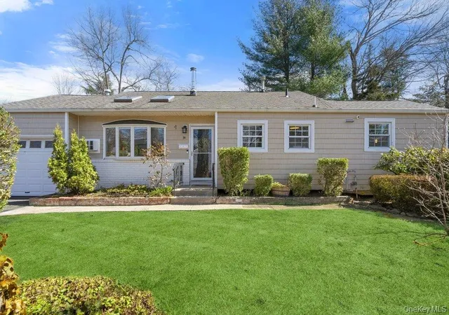 3rd image of 34 Foxwood Dr E, Huntington Station, NY 11746 | MLS# 973232