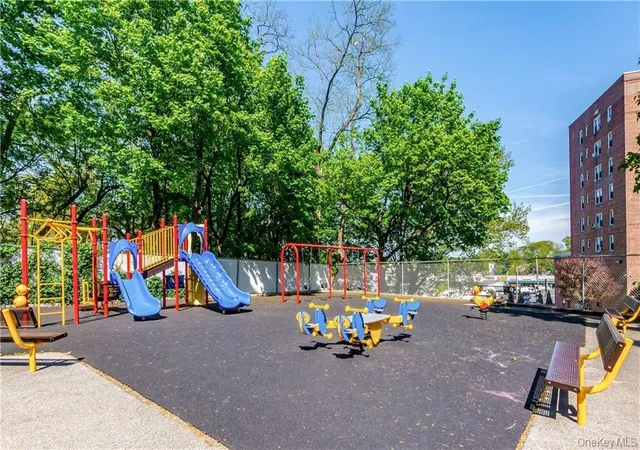 2nd image of 5639 Netherland Ave #5E, Bronx, NY 10471 | MLS# 973241