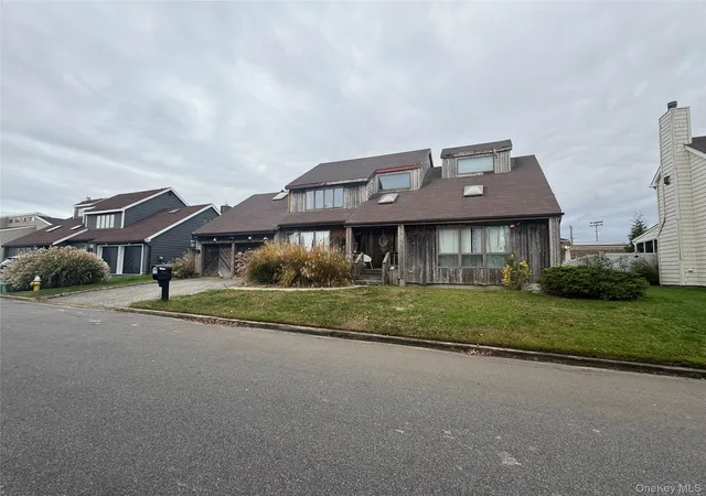 Photo 2 of Sale Pending at 815 Anthony Dr, Babylon, NY 11757 | MLS# 973315 | Listing updated on 2026-04-24