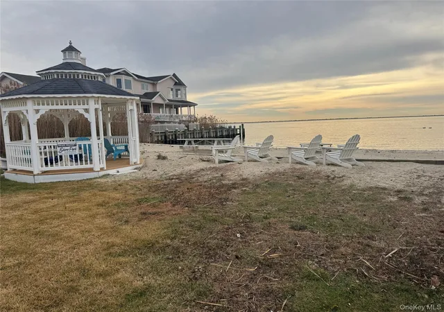 Photo 3 of Sale Pending at 815 Anthony Dr, Babylon, NY 11757 | MLS# 973315 | Listing updated on 2026-04-24