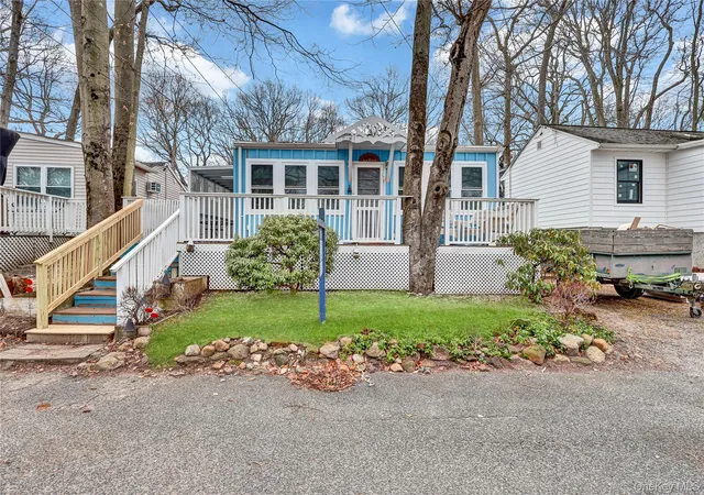 Photo 2 of Single family home for sale at 21 Cottage Rd, Riverhead, NY 11933 | MLS# 973367 | Listing updated on 2026-09-07