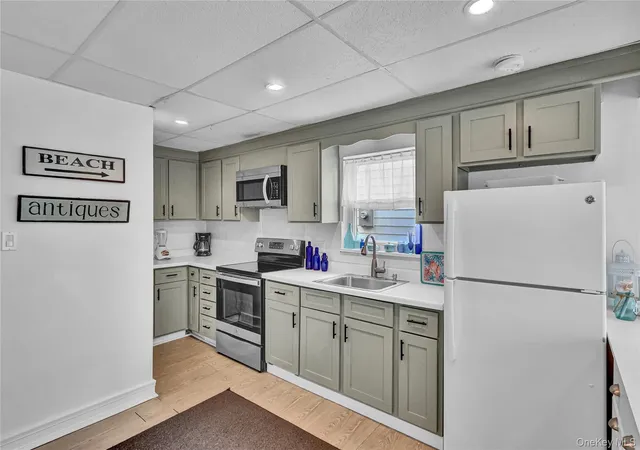 Photo 4 of Single family home for sale at 21 Cottage Rd, Riverhead, NY 11933 | MLS# 973367 | Listing updated on 2026-09-07
