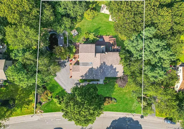 36th image of 33 Peachtree Ln, Brookhaven, NY 11766 | MLS# 973408