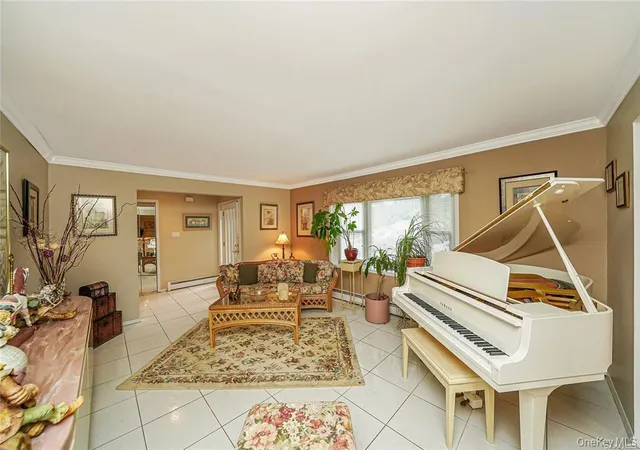 Photo 3 of Sale Pending at 33 Peachtree Ln, Brookhaven, NY 11766 | MLS# 973408 | Listing updated on 2026-10-06