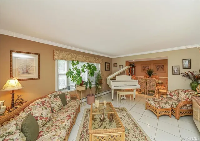 Photo 4 of Sale Pending at 33 Peachtree Ln, Brookhaven, NY 11766 | MLS# 973408 | Listing updated on 2026-10-06