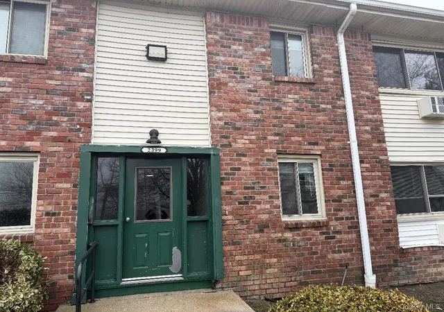 Photo 1 of Sale Pending at 2399 Union Blvd #8B, Islip, NY 11751 | MLS# 973448 | Listing updated on 2026-09-19