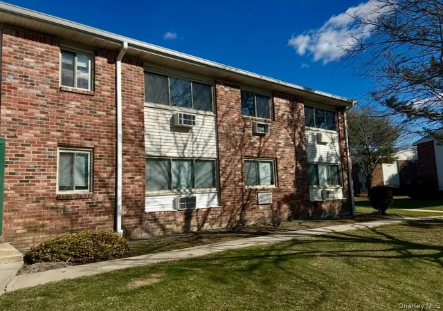 Photo 2 of Sale Pending at 2399 Union Blvd #8B, Islip, NY 11751 | MLS# 973448 | Listing updated on 2026-09-19
