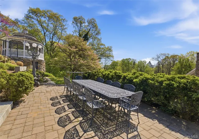 Photo 3 of Single family home for sale at 33 Greenbriar Dr, Chappaqua, NY 10514 | MLS# 973551 | Listing updated on 2026-09-01