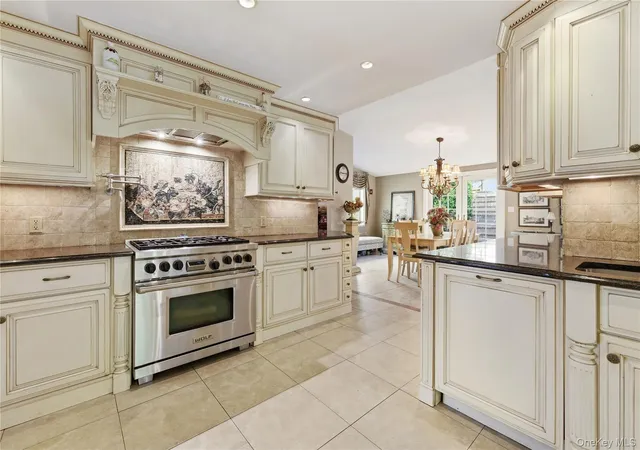 Photo 4 of Single family home for sale at 33 Greenbriar Dr, Chappaqua, NY 10514 | MLS# 973551 | Listing updated on 2026-09-01
