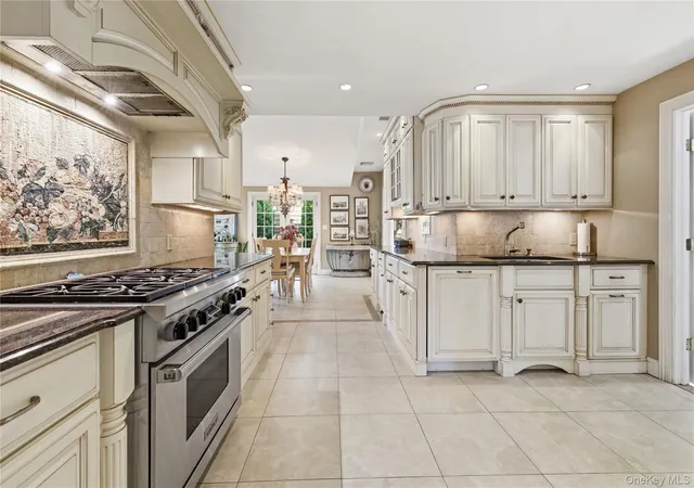 Photo 5 of Single family home for sale at 33 Greenbriar Dr, Chappaqua, NY 10514 | MLS# 973551 | Listing updated on 2026-09-01