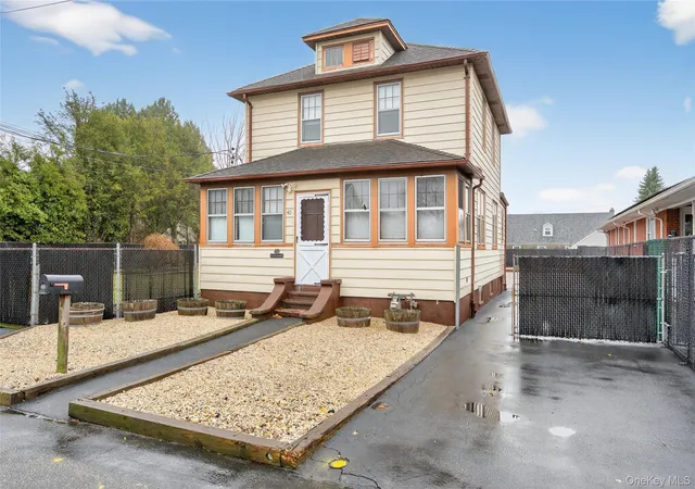 3rd image of 40 E 24Th St, Huntington, NY 11746 | MLS# 973567