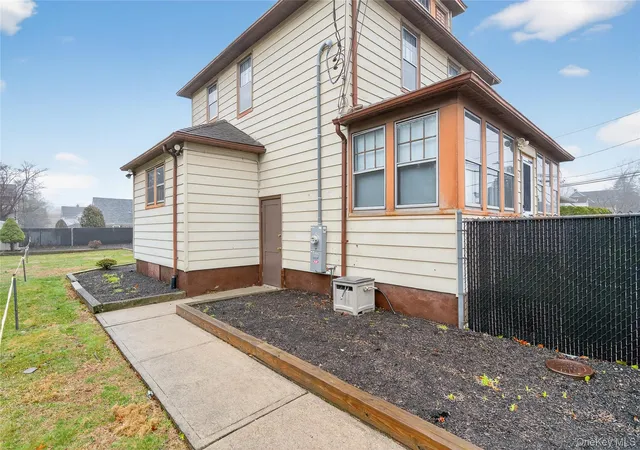 32nd image of 40 E 24th St, Huntington, NY 11746 | MLS# 973567