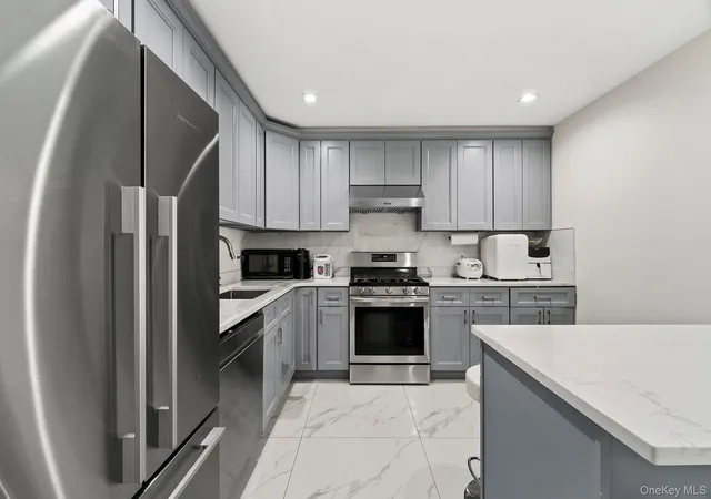 Listing Photo 2 - Condo for sale in building located at 4162 Bowne St, New York, NY 11355 - Unit #5A