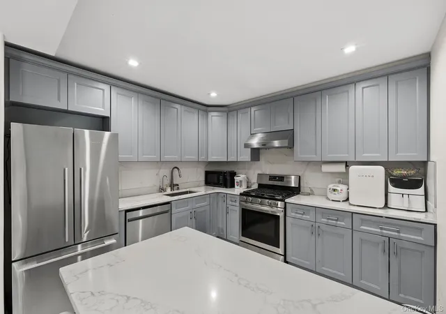 Listing Photo 3 - Condo for sale in building located at 4162 Bowne St, New York, NY 11355 - Unit #5A