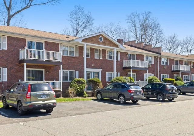 Homes for sale in Clarkstown, NY | 84 Demarest Ave #11, Clarkstown, NY 10994 | MLS# 973653