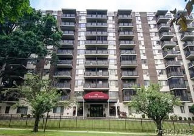 Homes for sale in Poughkeepsie, NY | 160 Academy St #3L, Poughkeepsie, NY 12601 | MLS# 973666