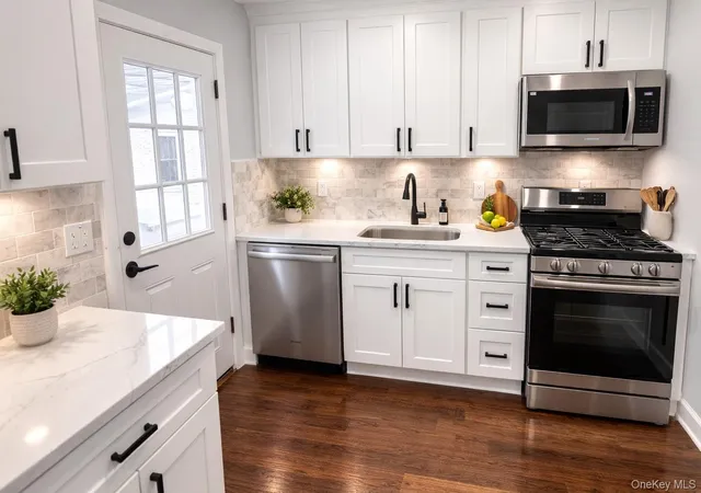 Photo 3 of Sale Pending at 268 Spruce St, Hempstead, NY 11552 | MLS# 973792 | Listing updated on 2026-06-18