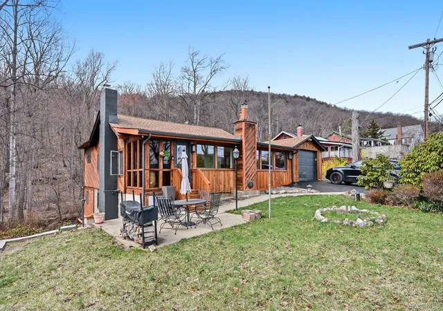 Homes for sale in Warwick (town), NY | 37 Blueberry Hl, Warwick (town), NY 10925 | MLS# 973806