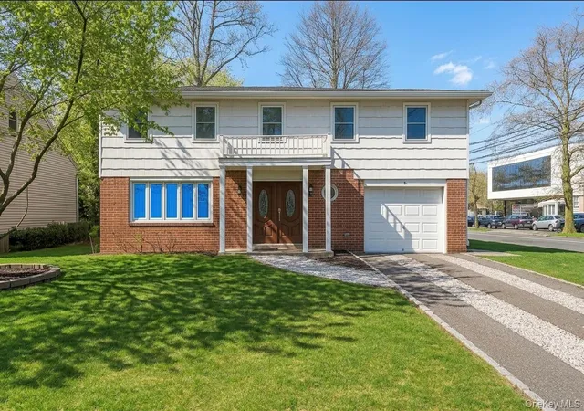 Photo 1 of Sale Pending at 2 Pickwood Ln, North Hempstead, NY 11024 | MLS# 973845 | Listing updated on 2026-08-04