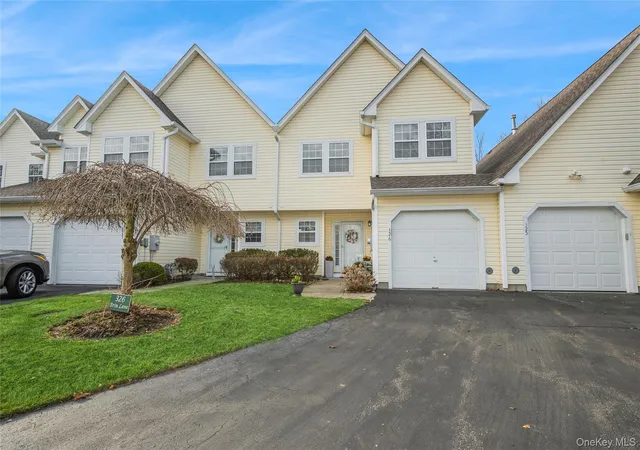 3rd image of 326 Erin Ln, East Setauket, NY 11733 | MLS# 973899