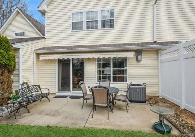 28th image of 326 Erin Ln, East Setauket, NY 11733 | MLS# 973899