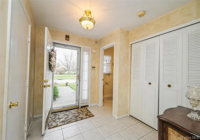 4th image of 326 Erin Ln, East Setauket, NY 11733 | MLS# 973899