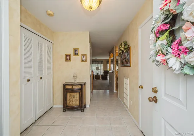 5th image of 326 Erin Ln, East Setauket, NY 11733 | MLS# 973899