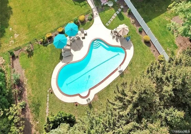7th image of 17 Briarwood Ln, Suffern, NY 10901 | MLS# 973916