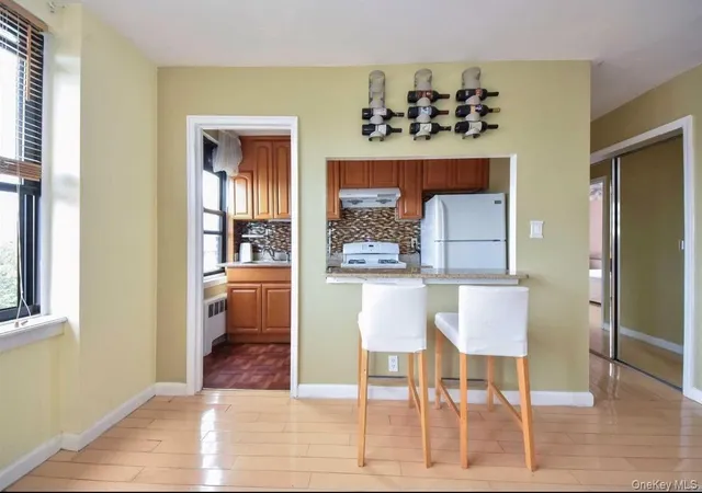 Photo 3 of Sale Pending at 1 Maple Dr #3H, Great Neck, NY 11021 | MLS# 973931 | Listing updated on 2026-05-24