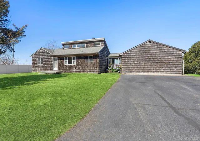 25th image of 22 Peconic Crescent, Southampton, NY 11946 | MLS# 973960