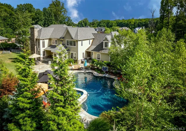 Photo 3 of Mansion for sale at 14 Kopac Ln, Palisades, NY 10964 | MLS# 973969 | Listing updated on 2026-07-07
