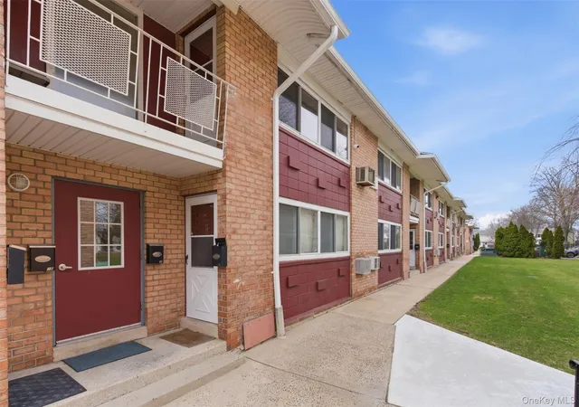 1st image of 400 Fulton St #3B, Oyster Bay, NY 11735 | MLS# 973970