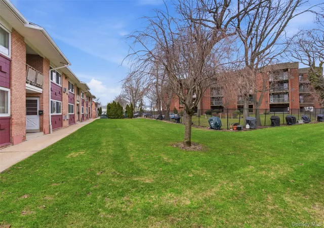 3rd image of 400 Fulton St #3B, Oyster Bay, NY 11735 | MLS# 973970