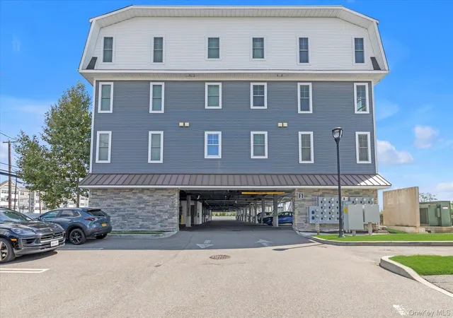 3rd image of 214 Marina Pointe Dr, Hempstead, NY 11518