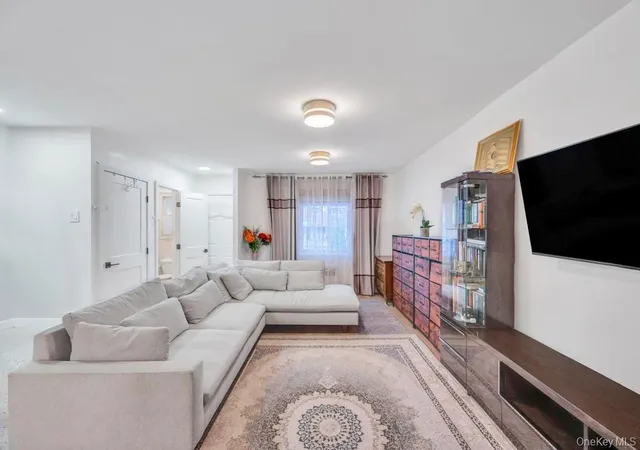 Photo 4 of Single family home for sale at 2033 E 68th Street, New York, NY 11234 | MLS# 974045 | Listing updated on 2026-09-13