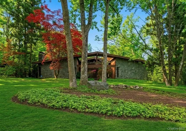 2nd image of 1 Druid Ct, Suffern, NY 10901 | MLS# 974056