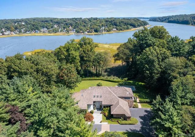 Photo 1 of Mansion for sale at 8 Ml Pond Ln, Locust Valley, NY 11560 | MLS# 974091 | Listing updated on 2026-10-04
