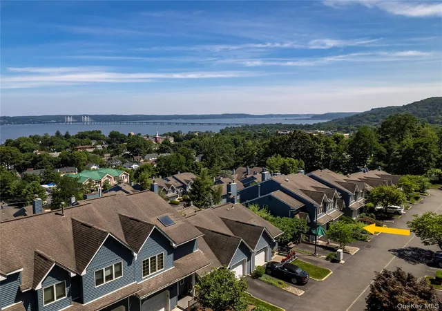 2nd image of 33 Village Gate Wy #33, Orangetown, NY 10960 | MLS# 974128