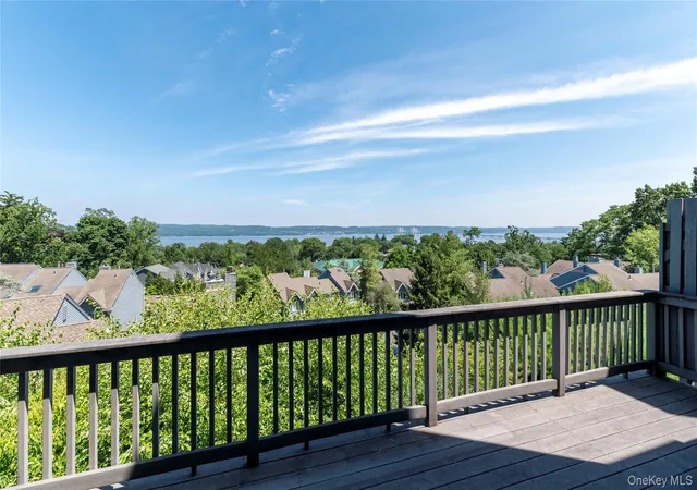 3rd image of 33 Village Gate Wy #33, Orangetown, NY 10960 | MLS# 974128