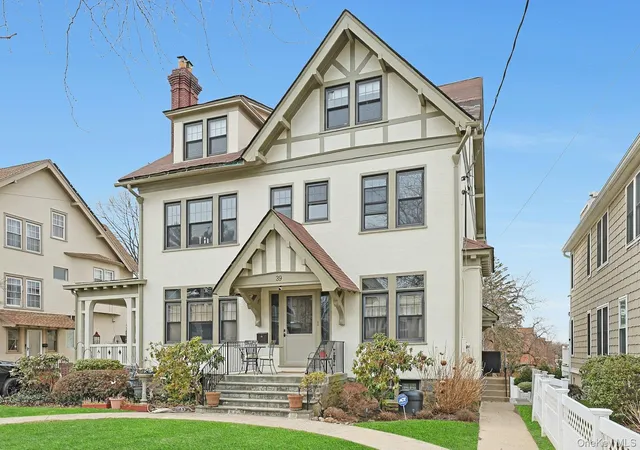 28th image of 39 Neptune Ave, New Rochelle, NY 10805 | MLS# 974199