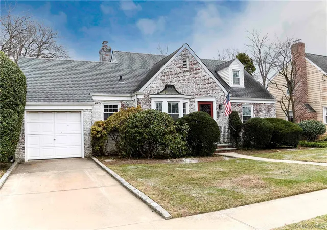 Photo 2 of Sale Pending at 138 Chestnut St, Hempstead, NY 11563 | MLS# 974215 | Listing updated on 2026-06-13
