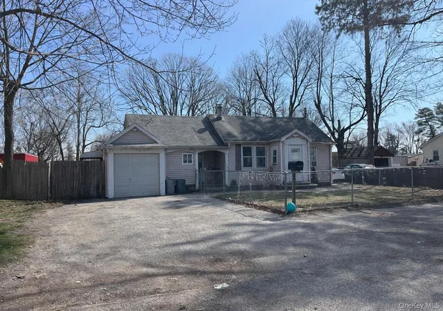 Photo 1 of Single family home for sale at 43 Grant Ave, Islip, NY 11717 | MLS# 974320 | Listing updated on 2026-04-17