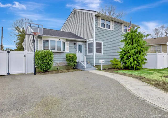47th image of 3654 Locust Ave, Hempstead, NY 11783 | MLS# 974338