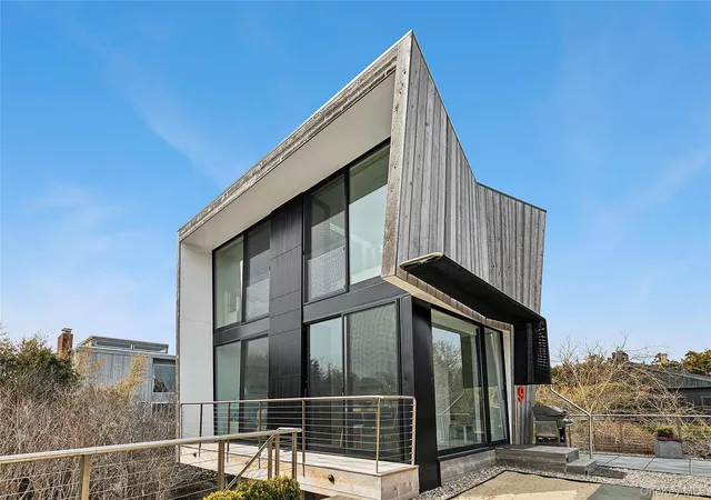 Photo 1 of Sale Pending at 9 Ocean Ln, East Hampton, NY 11930 | MLS# 974378 | Listing updated on 2026-09-19