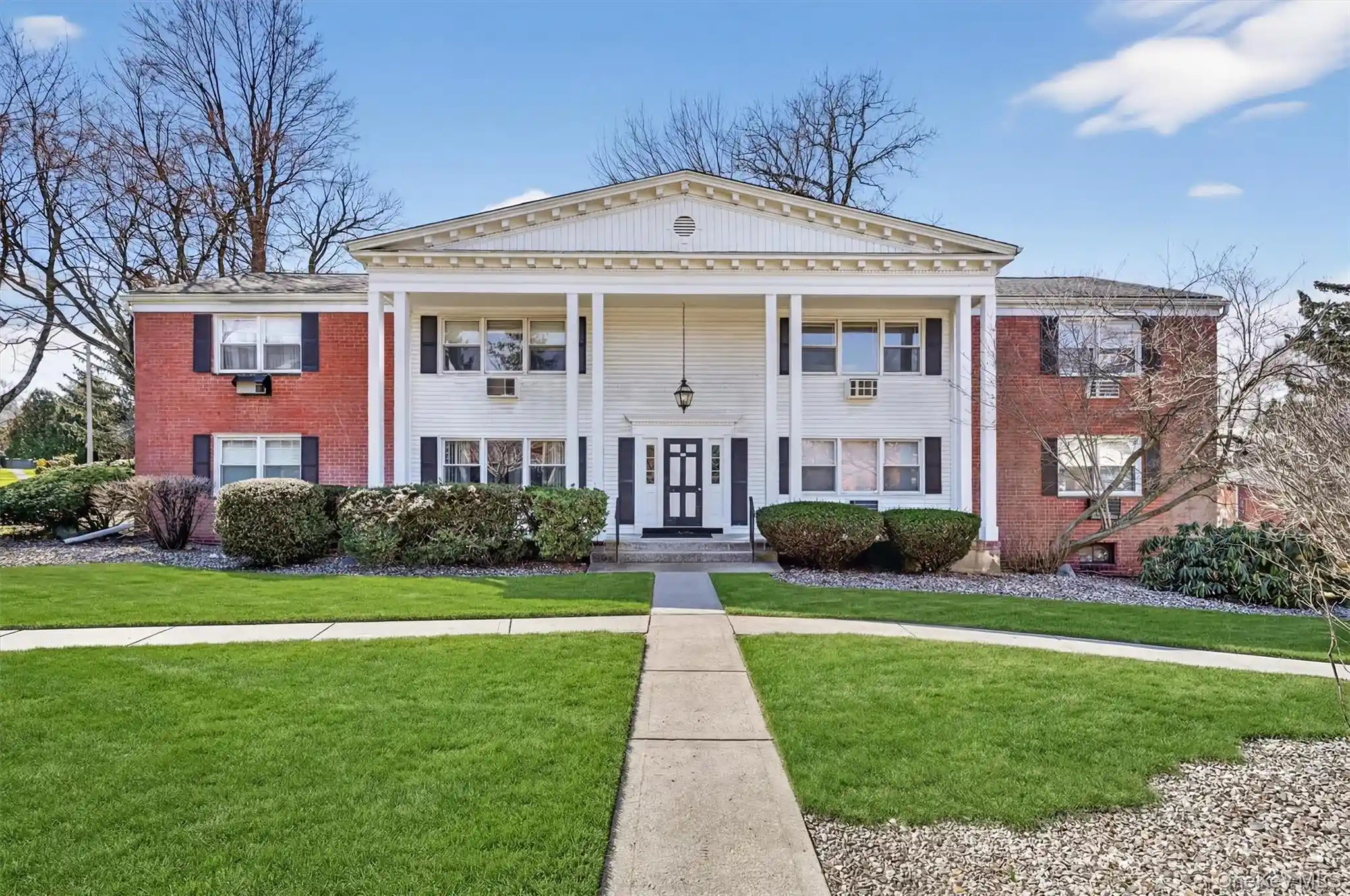 Listing Photo 2 - Condo for sale in 35 Bon Aire Cir located at 35 Bon Aire Cir, Suffern, NY 10901 - Unit #8116